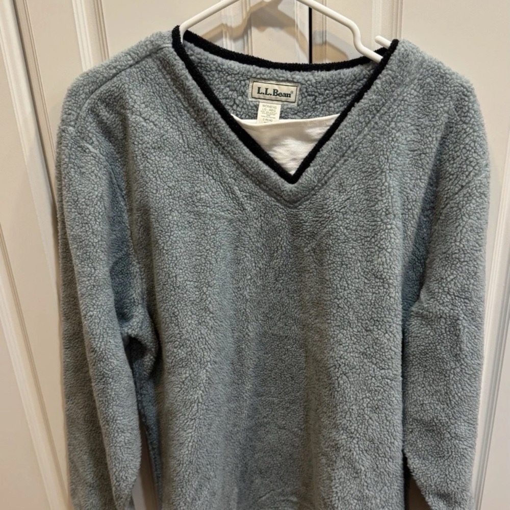 L.L. Bean women’s Blue V-Neck Sweater Vintage